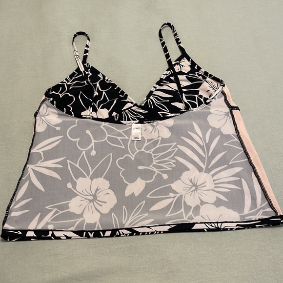 Old Navy Swimsuit Top. - Picture 6 of 10